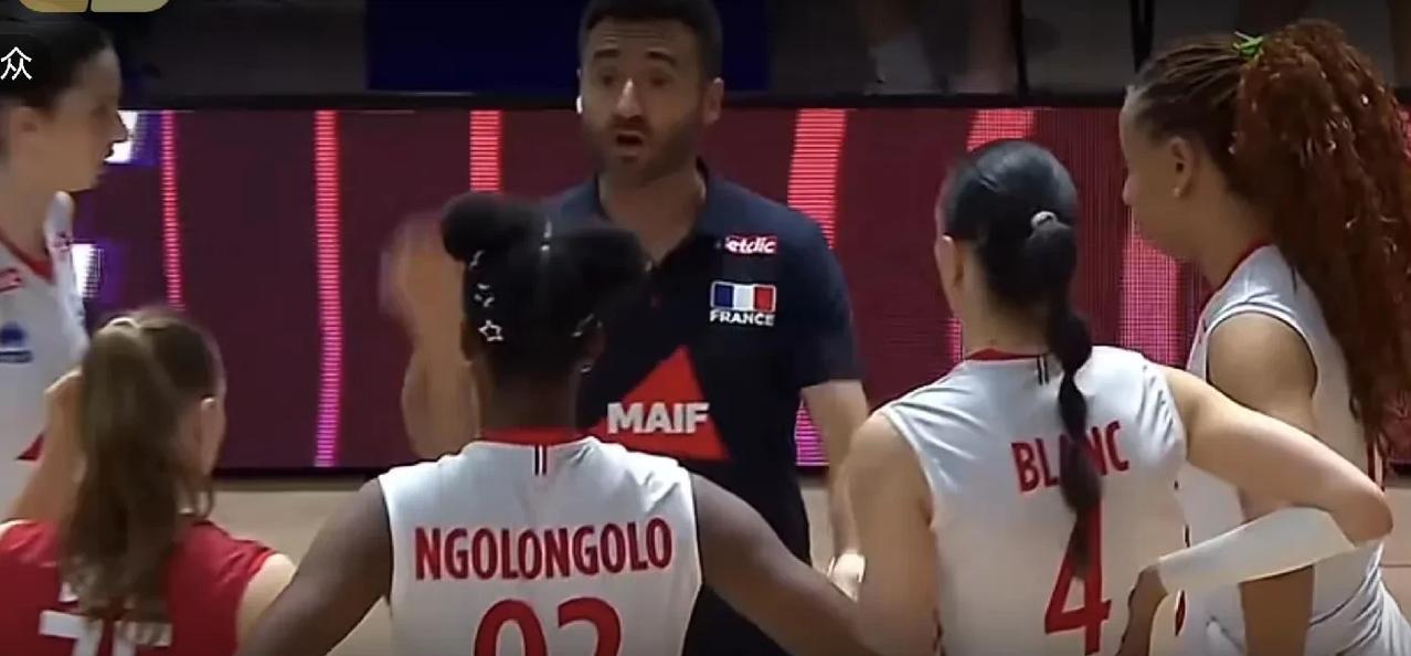 法国女排继续崩盘，中国女排把法国女排信心彻底打没了，3-0轻松结束
