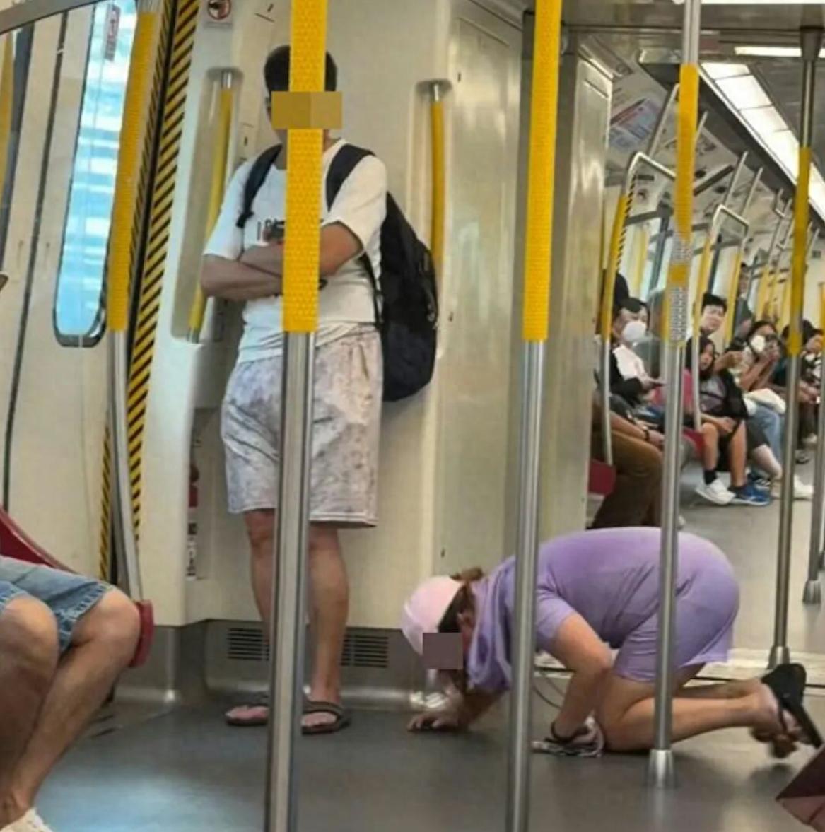 香港地铁，路人拍下的视频显示，一对男女在车厢中激烈争吵，争执过程中，女子情绪失控