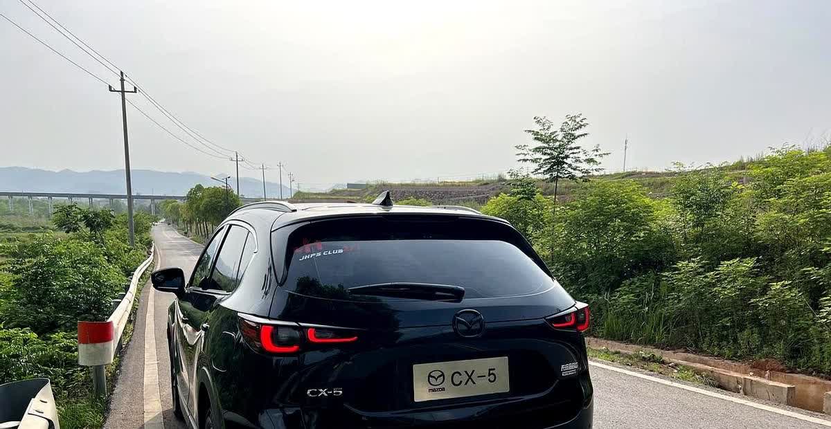 马自达CX-5，十万级别左右最适合家用的合资车。论机械素质，马自达确实是好车