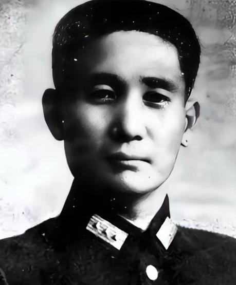毛人凤带人硬闯张治中府邸，正要动手抄家，书房里的一样东西让他冷汗直流：快撤，这屋