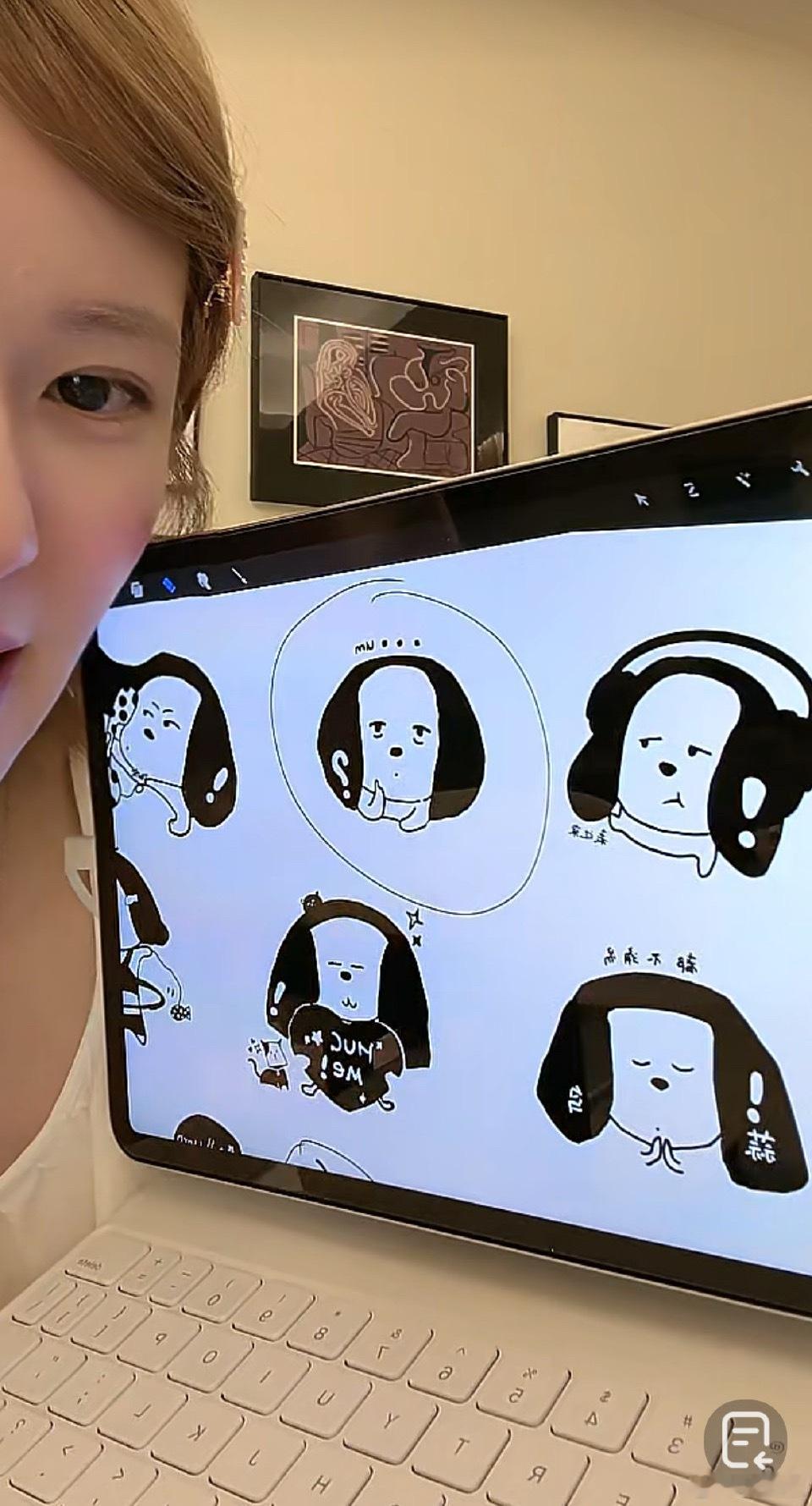 赵露思自己画的诶她好可爱​​​