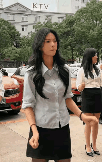 姑娘是放不开，还是心里有事儿？