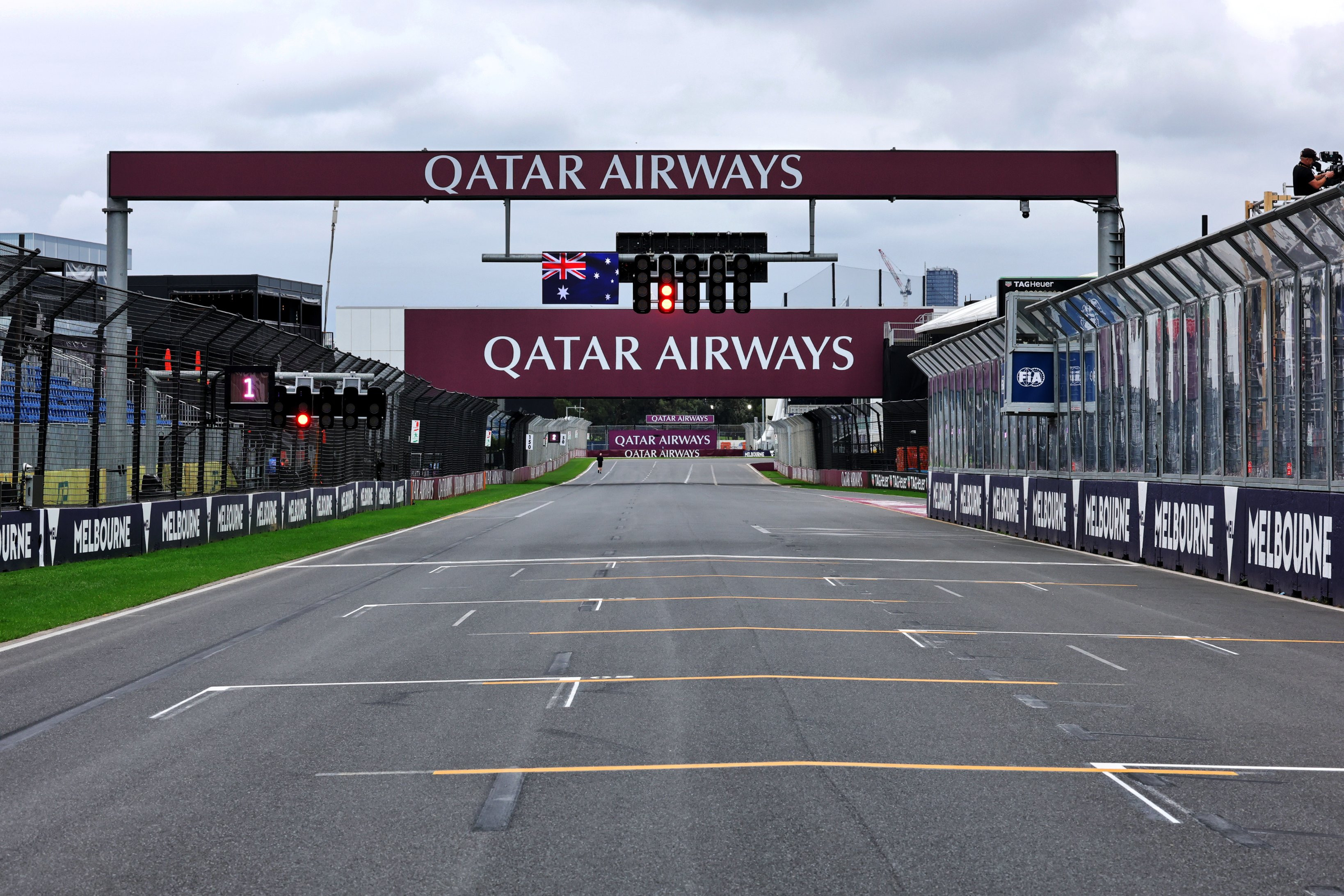 F1赛事总监鲁伊·马奎斯在澳大利亚大奖赛EventNotes中明确：正赛发车阶