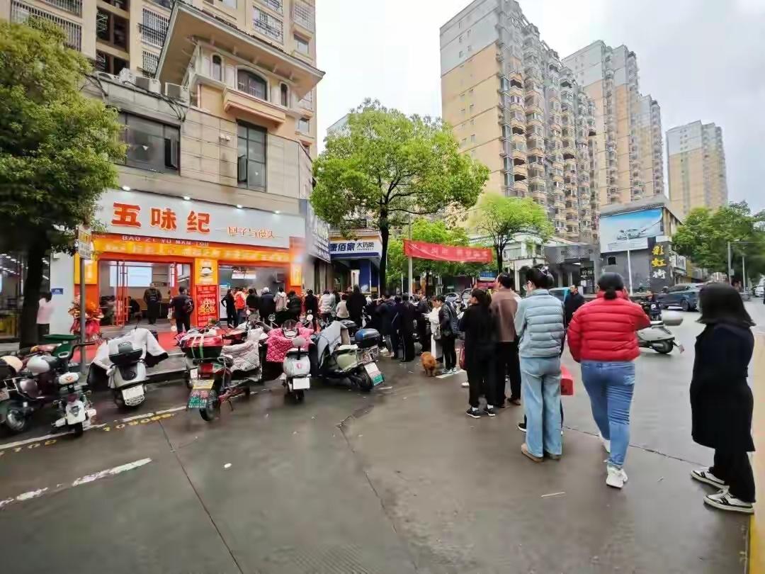 安徽小伙80万开面馆不到20天倒闭又投40万在抚州开新店2023年底，26岁的