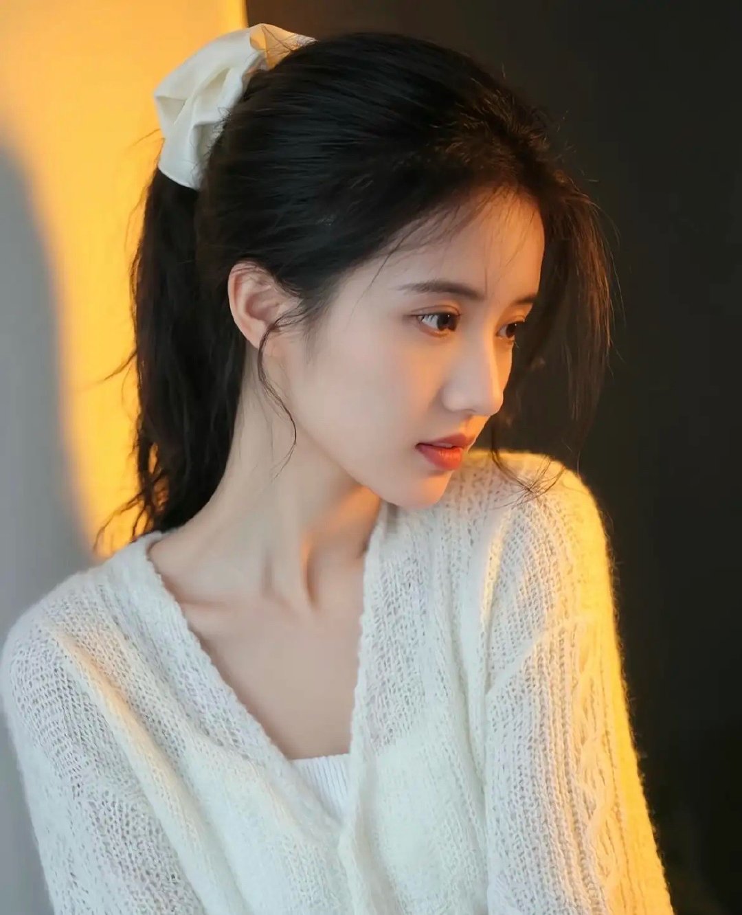 她是网友一致认为百年难遇的美女，你认同吗？​​​