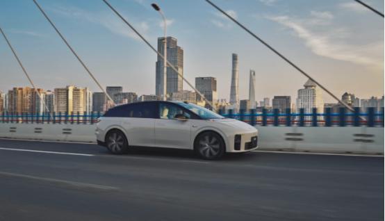 李想这是急眼了！这么大的老板竟然账号公开爆了粗口！理想被日产黑的车，到底啥来头？