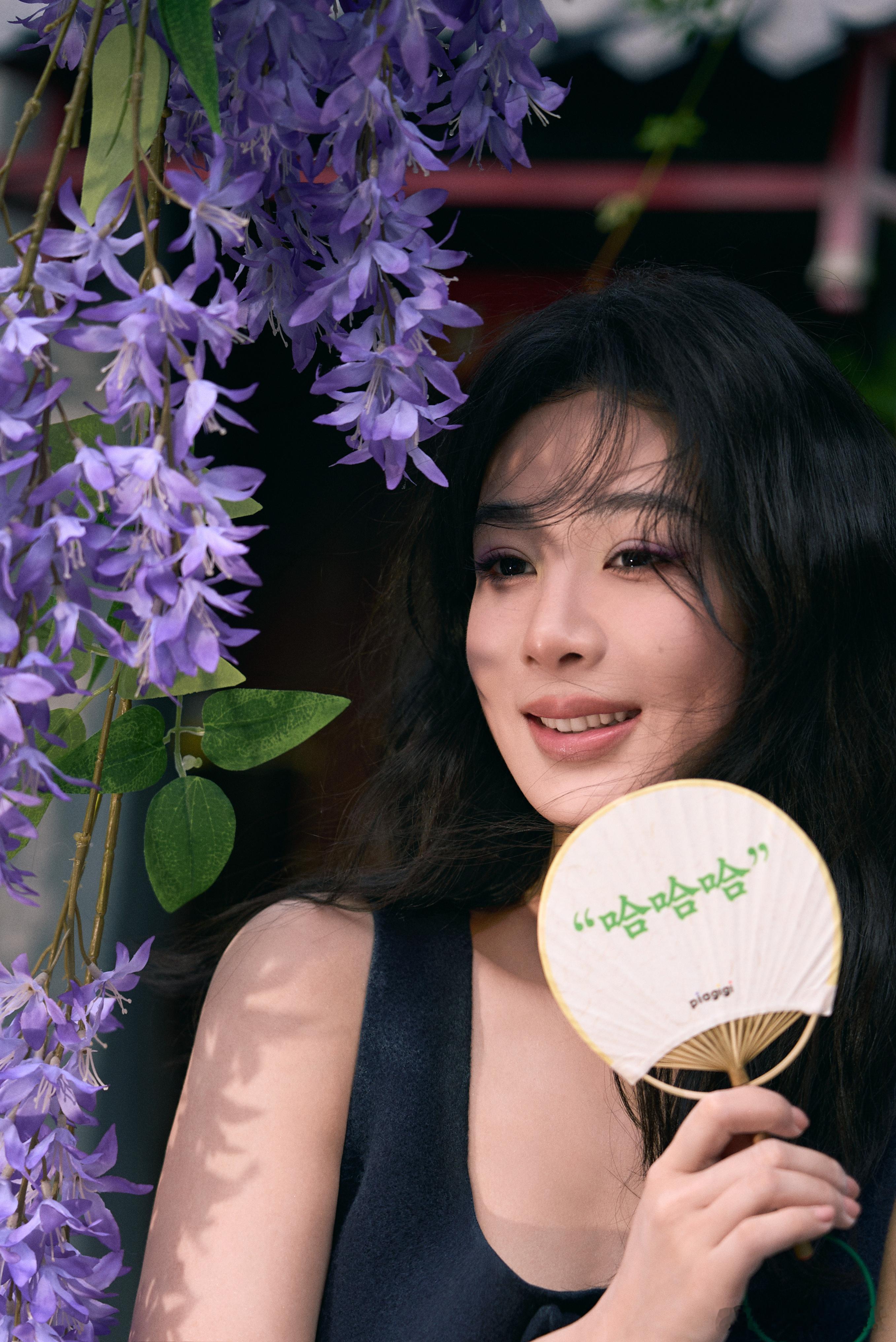 杨紫紫禁城美女紫💜​​​