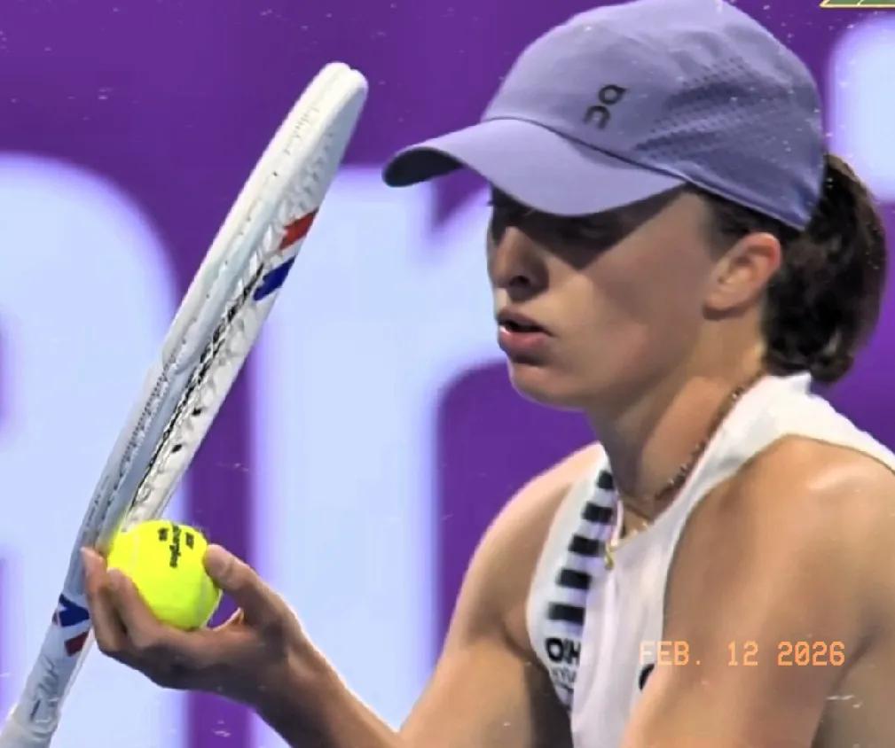 郑欣文对莱巴金娜的1/8决赛又要推迟了。估计得13:00左右。1号球场还被斯瓦