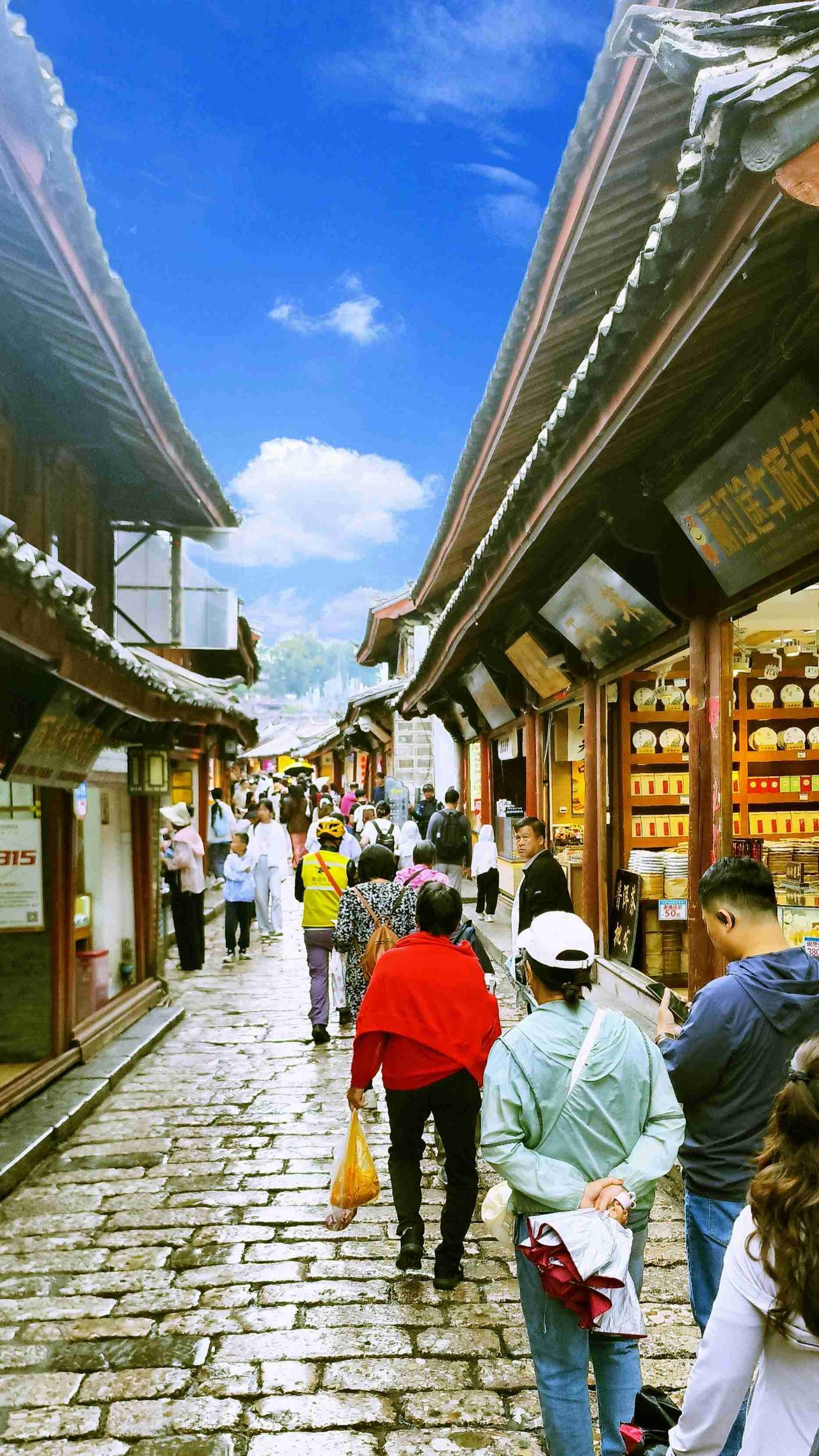 我的今日状态：😁轻松愉快我这里的天气：☀️晴天2026年7月下旬，云南旅游