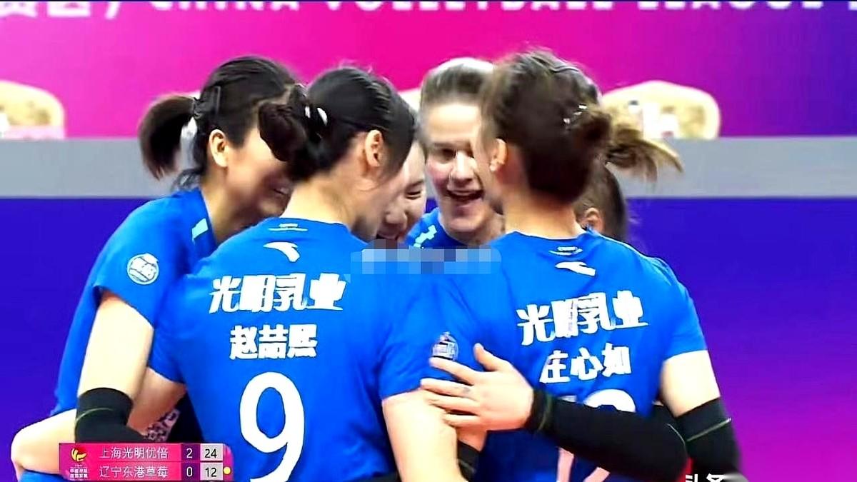 我勒个去，25比12。这比分，我都怀疑是不是看错了。一场球，硬生生打出了两场