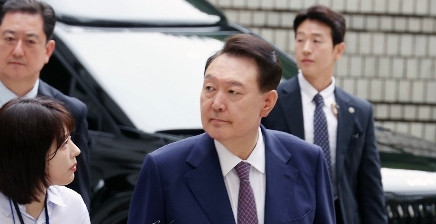 尹锡悦拒绝配合！第3次了当地时间19日，韩国警方要求前总统尹锡悦到案接受调查，