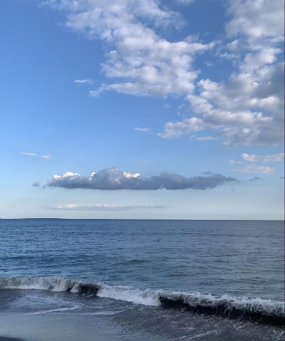 一段很通透的话：“你越静，你越赢。生气，是因为你不够大度；嫉妒，是因为你不