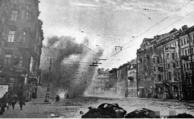 1944年，20万德军已经被32万苏联红军团团围住，即将成为瓮中之鳖。可谁成想，