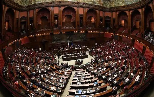 在台湾问题上，美国迈出史无前例的一步，赖清德叫嚣：不能再等了，郑丽文表现亮眼！日