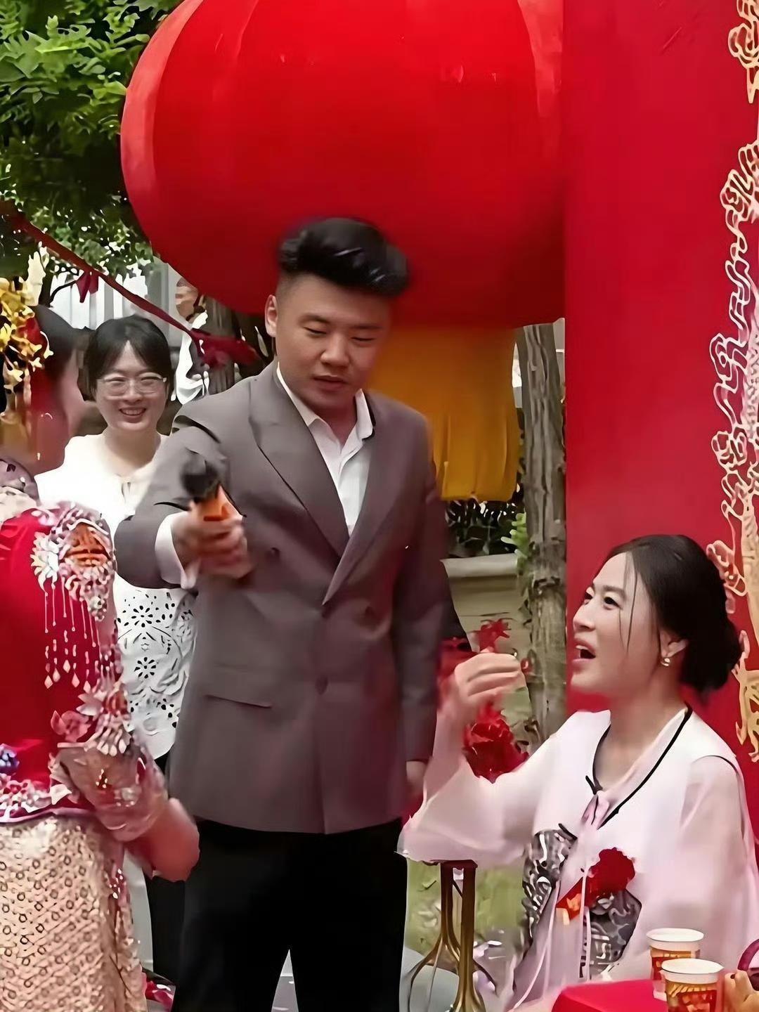 这丈母娘要是还单身估计不少人争着娶回家吧。