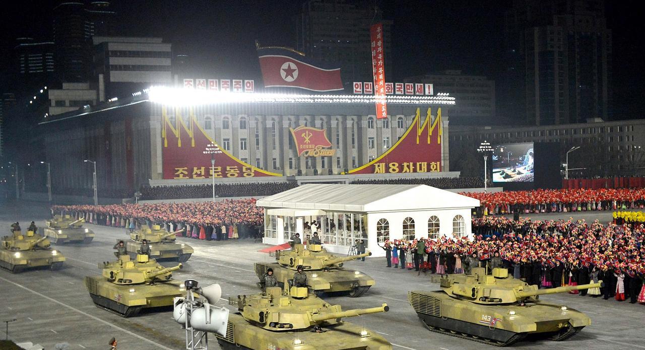 朝鲜阅兵，打的不是枪炮，是“心理战”！很多人以为，平壤搞夜间阅兵是为了“安全