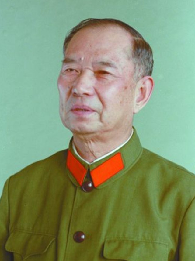 吴克华是第四野战军将领，是林彪的老部下，是第41军的首任军长，塔山阻击战的英雄。