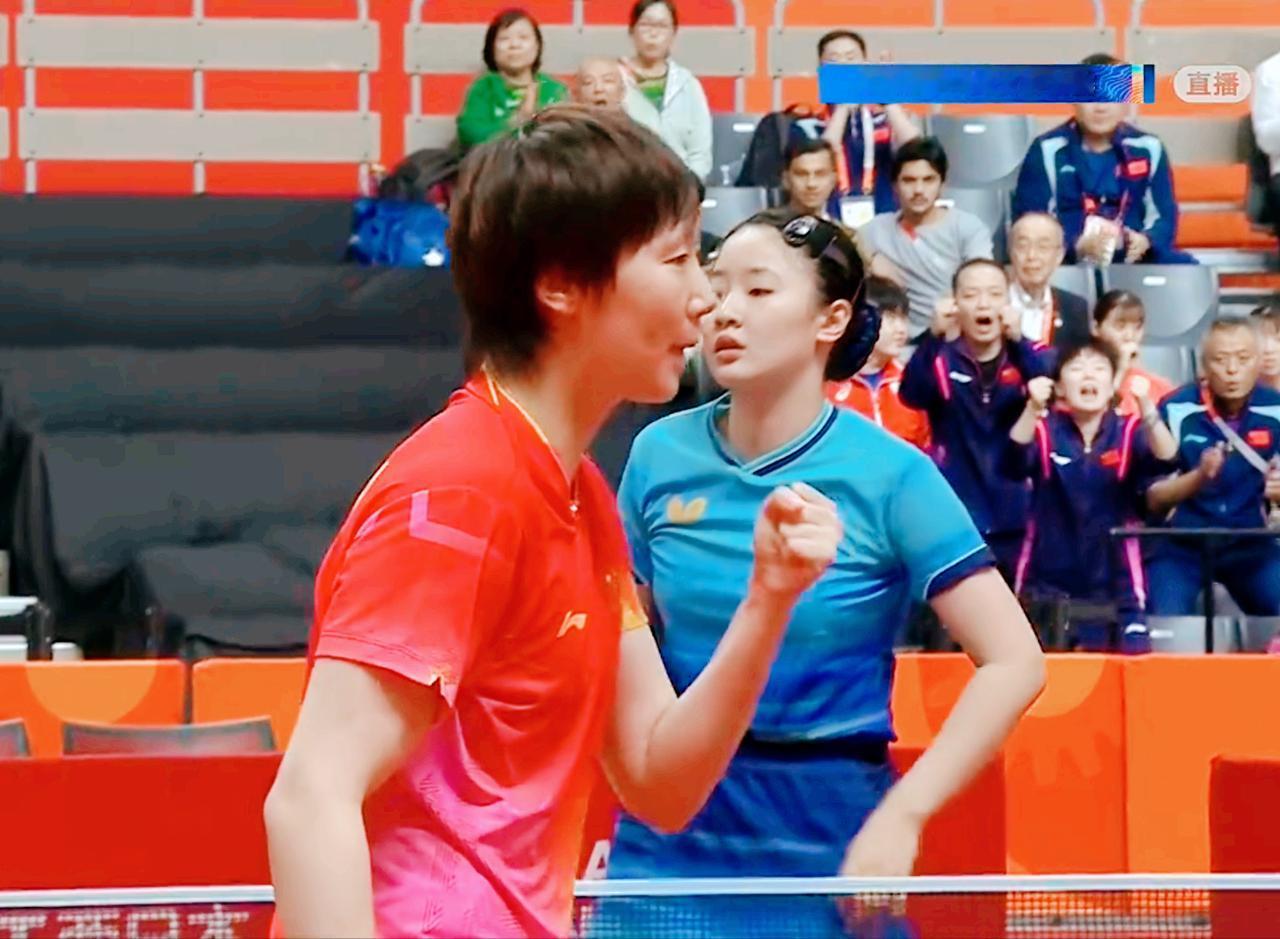 王曼昱/蒯曼11:0剃张本美和/早田希娜光头的时候，大家发现看台上孙颖莎的表情了