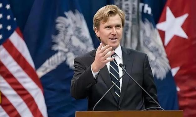 美国还是有头脑清醒的人的，美鹰派专家科尔比告诫美国人：别上俄、印、欧的当了，如果