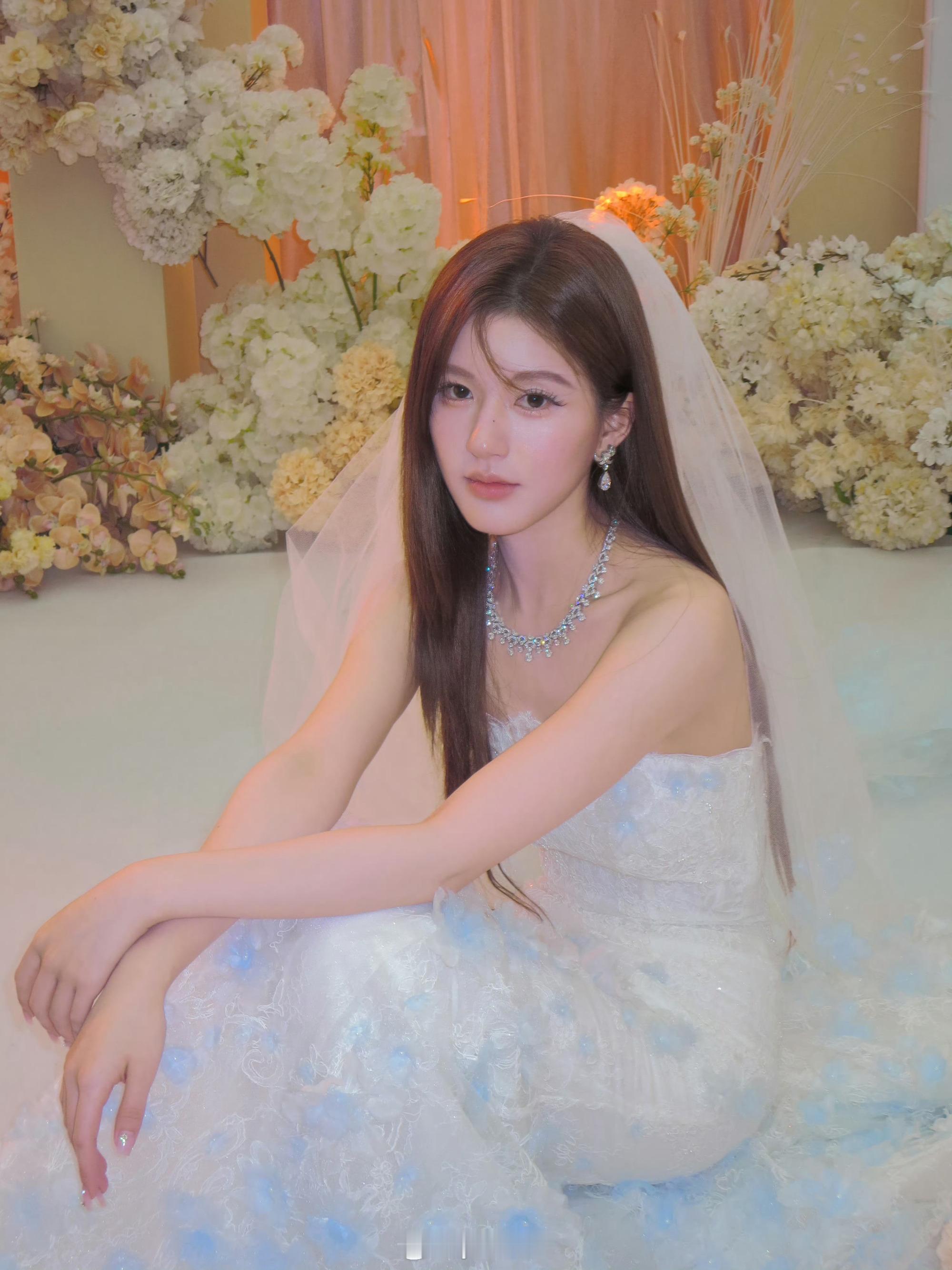赵露思这组婚纱照真的美！​​​