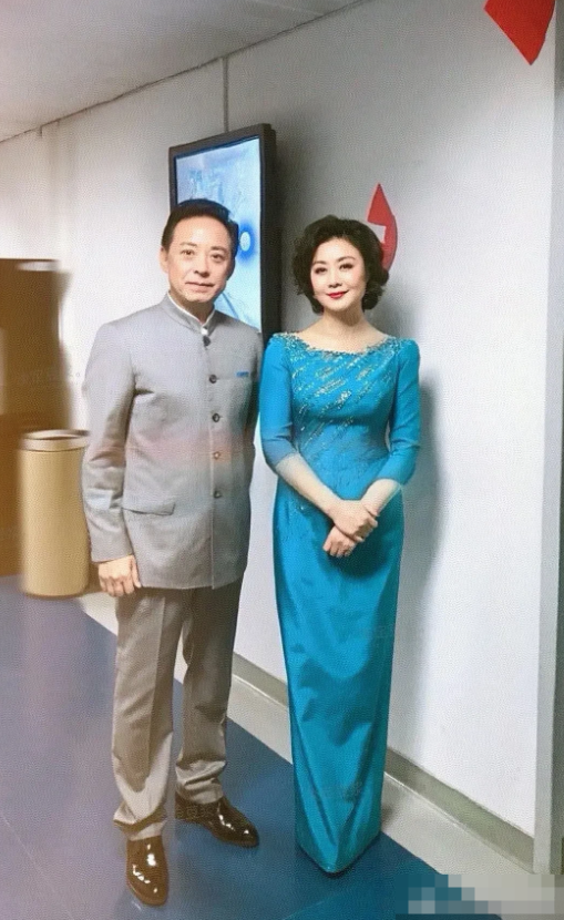 李胜素身高165cm,京剧梅派演员、京剧院一团团长、首届京剧优秀演员研究生。她