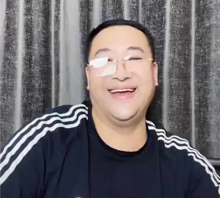52啥时候开我也不知道，就别问了！老杨说，今晚还说大红唇！老杨非常喜欢说大