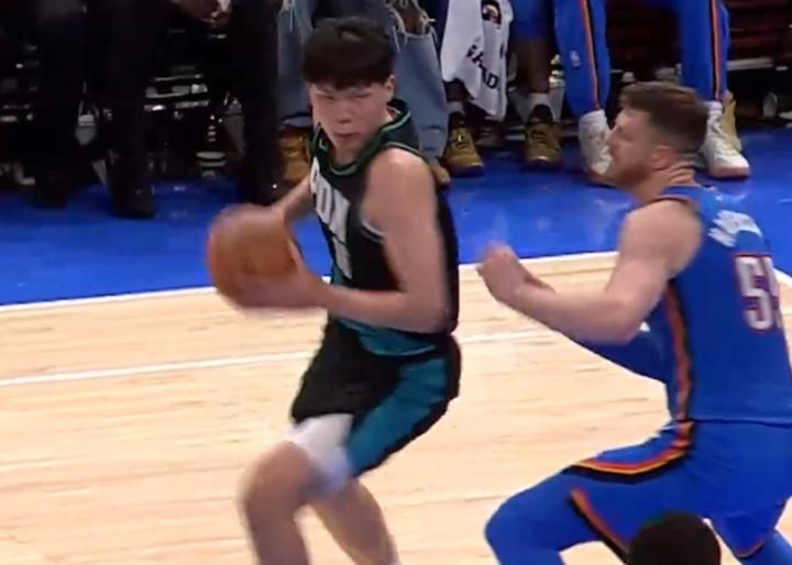 首次单节打首发，杨翰森出场时间获新高，17分钟里拿下8分4板3助1帽1断。就是