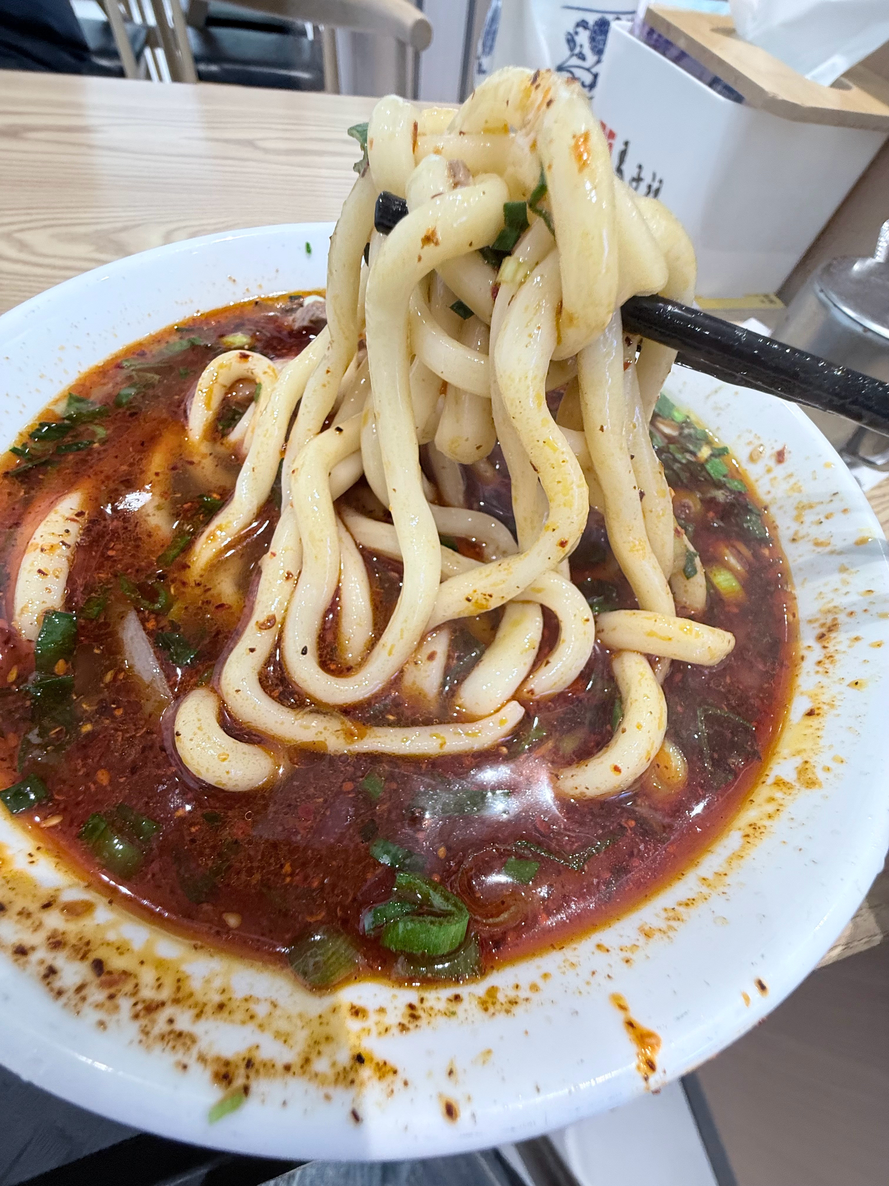 想过粗面粗，没想到这么粗，怪不得煮面的时候师傅看我好几眼呢。不过最后悔的就是今天