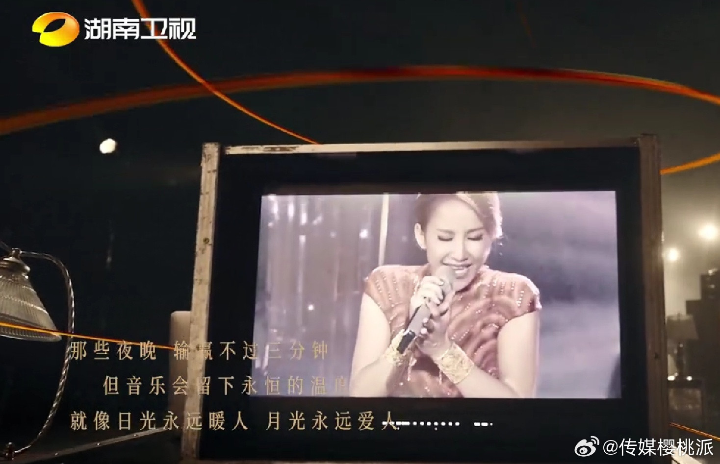《歌手2025》的发布会明天就要举行，去年这个时候，节目组将过往的照片都排列好放