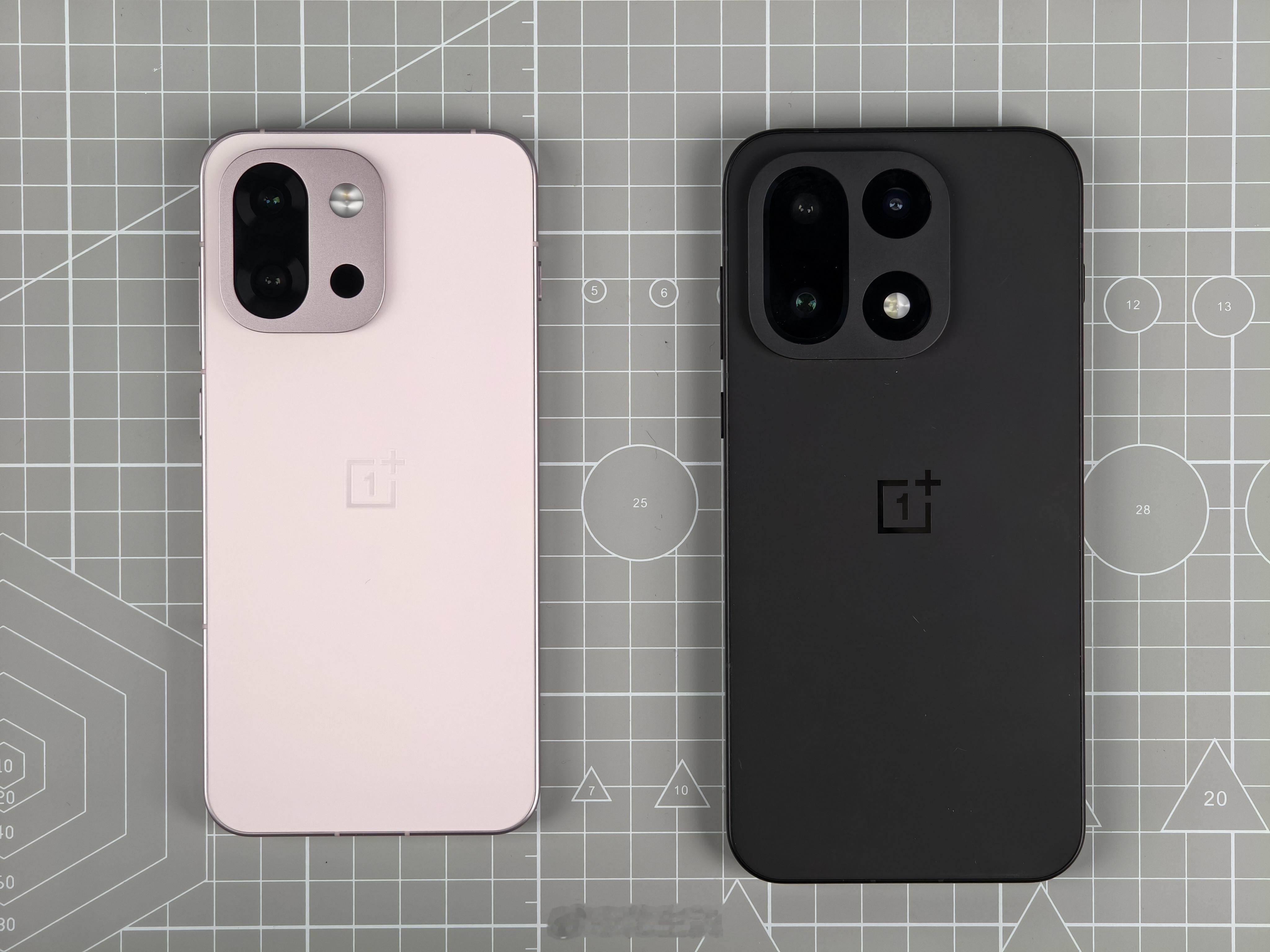 一加15这代的设计语言，从13T上就已经体现出来了[墨镜]而一加13T在使用上代处