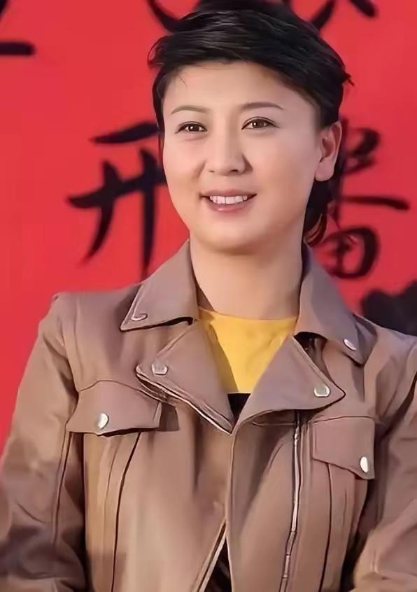 2016年，45岁的闫学晶发现自己意外怀孕，此时，女儿林傲雪28岁，儿子林傲霏2