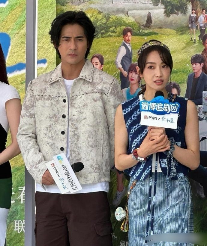 所以说宋茜是怎么做到的，感觉旁边的周渝民眼睛都快睁不开了​​​