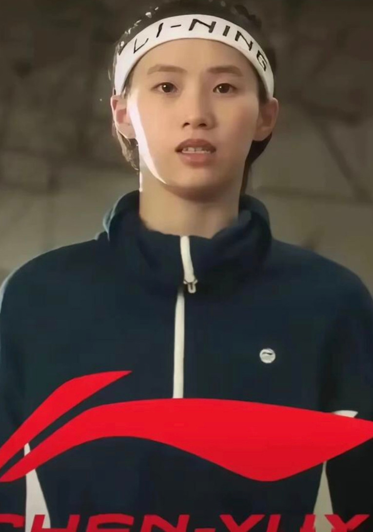 看这两张照片，陈芋汐和全红婵，他们都是在为李宁公司的品牌做宣传，然而很多人竟会有