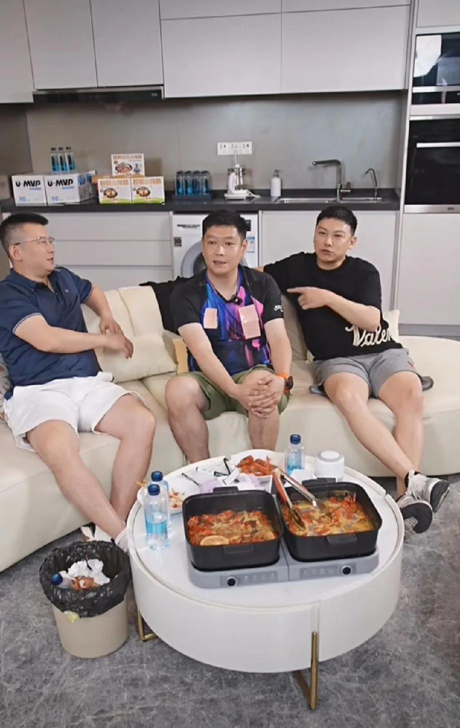 期待已久的邱贻可直播我料到了他会关闭送礼物功能料到了会带货就是没料到全程不