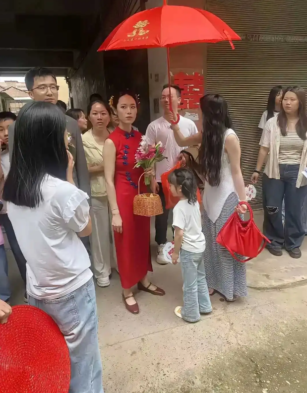 新娘面相不好，看着就凶！