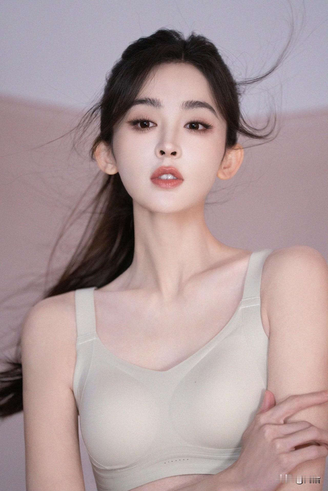 古力娜扎这身材，那真是一直在线啊！每次看到她出席活动的照片，都让人忍不住感叹。她