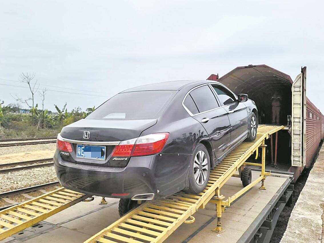 春运新选择！爱车坐火车回家 广东汽车托运订单暴涨