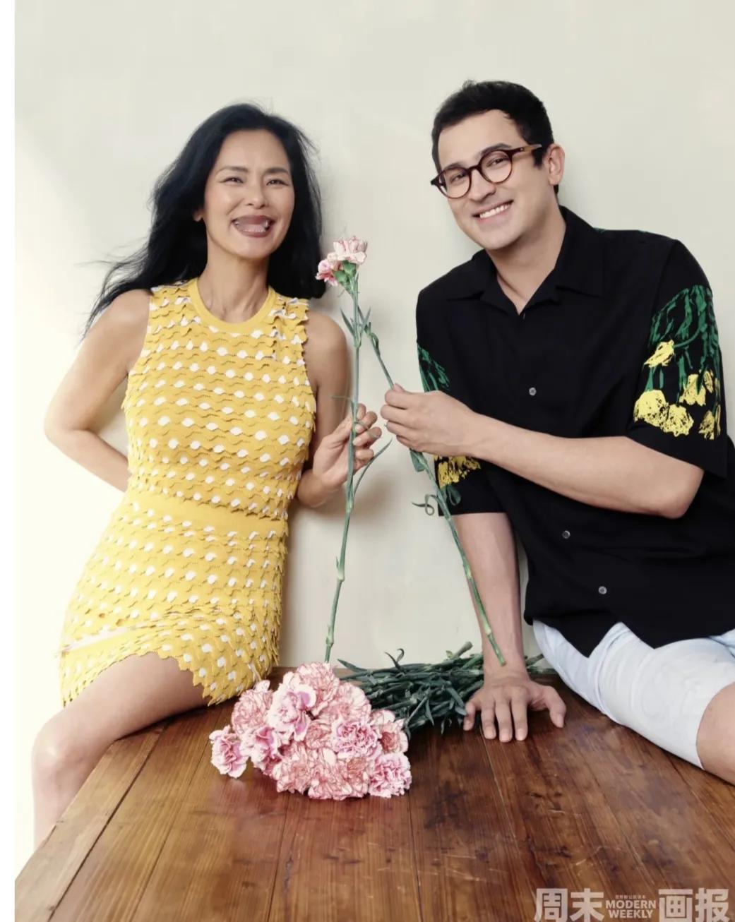 这哪是母子关系，分明是姐弟嘛：母亲节，韦唯晒照，她自己的单独照，还有和小儿子的合