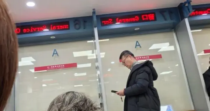 任程伟夫妇北京房产过户被偶遇,黄蕾优雅气质引关注