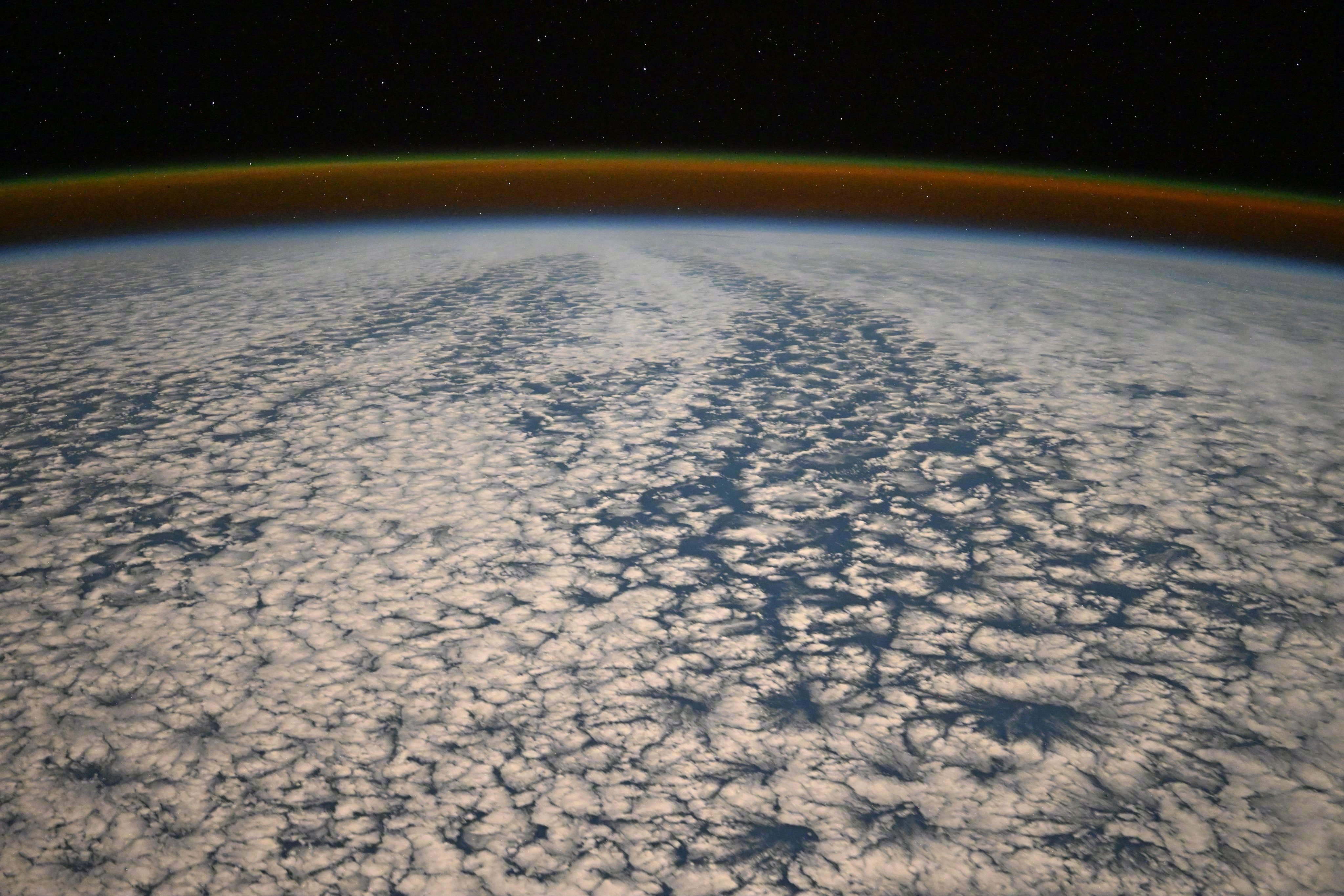 5月30日，满月的前一天，NASA宇航员杰西卡·梅尔(JessicaMeir