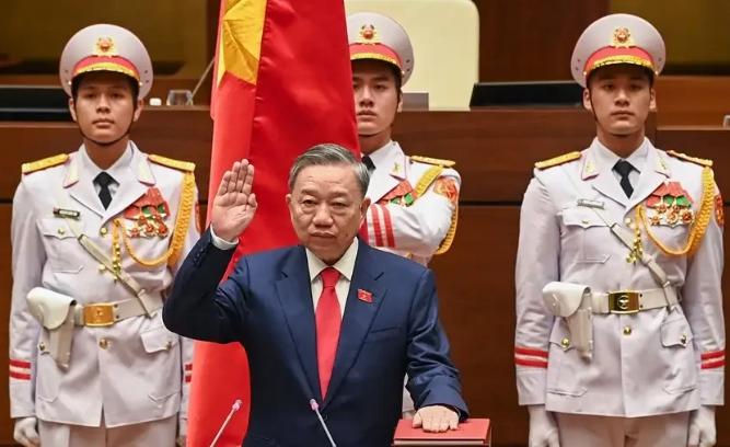 越南有点飘了！1月20日苏林在越南大会上作报告，在40分钟的演讲中，苏林承诺2