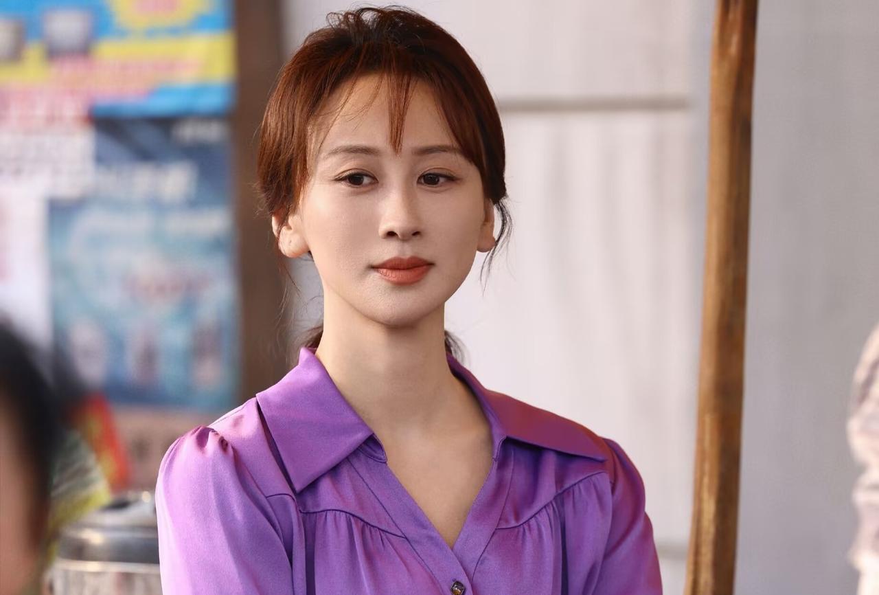 还以为她是想弥补女儿，让她好好玩呢，结果是为了她自己玩。热播剧《野狗骨头》里