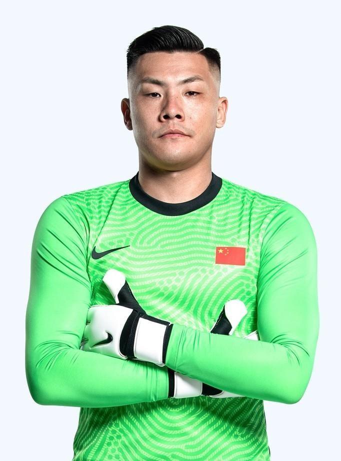 实话实说！国足史上十大顶级门将综合实力排名如下:1.傅玉斌身高1.78米