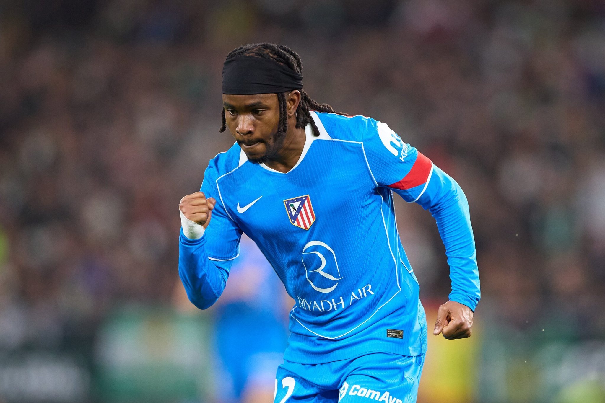 拜仁在去年夏季转会窗口关闭前与AdemolaLookman及其经纪公司（由RO