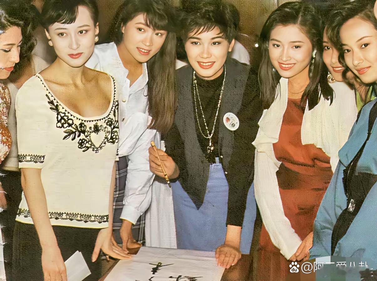 利智算不算顶级大美人？看看她和关之琳、翁虹的合照就知道了