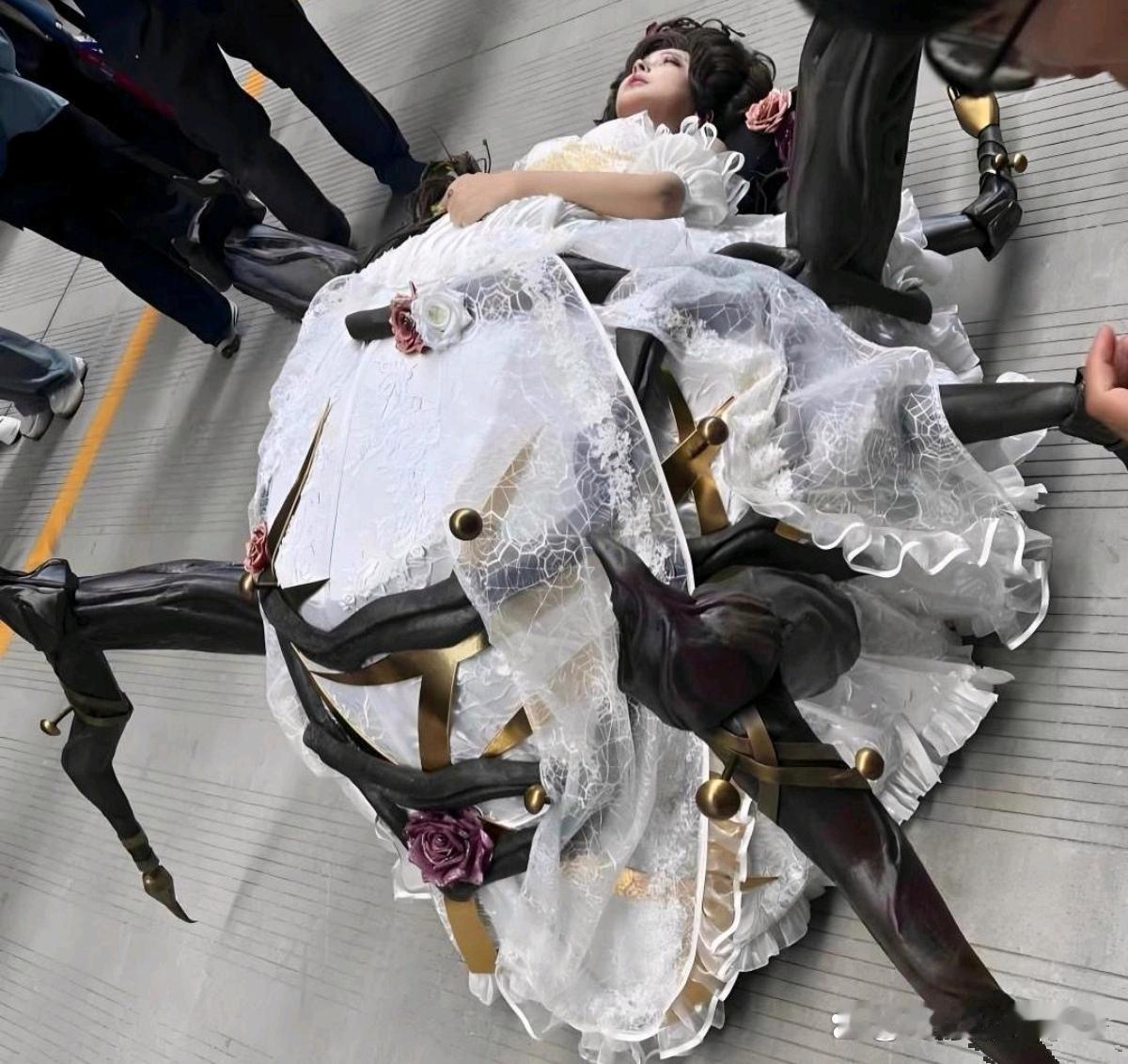 闺蜜发给我的图片，让我猜猜这是怎么了？我看了半天不懂呀！[捂脸哭]