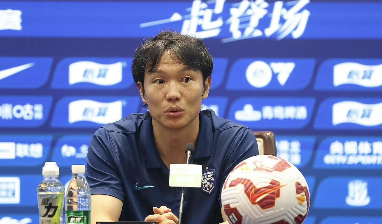 武汉三镇主教练邓卓翔参加对阵泰山队的赛前新闻发布会时说：泰山是个强队，我们…