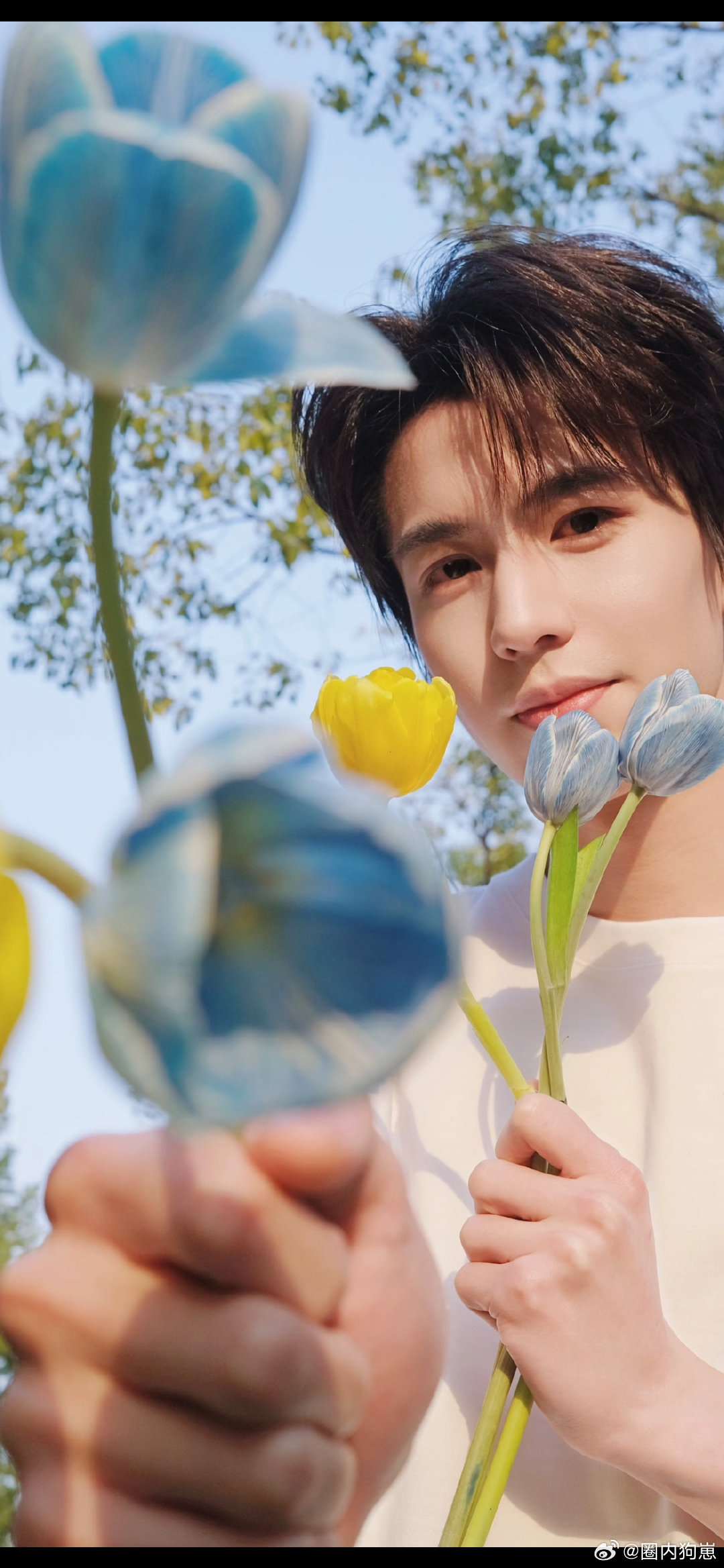 张凌赫给曾庆杰问不会了谁懂啊！张凌赫直球吃瓜太勇，一句你拍过谁还要清场，直接把曾