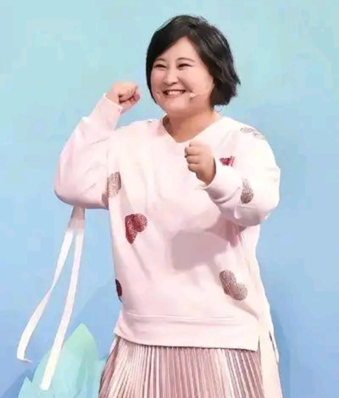 贾玲为何突然消失了？贾玲的口碑转折源于多次抄袭争议。早年作品《女神和女汉子》《