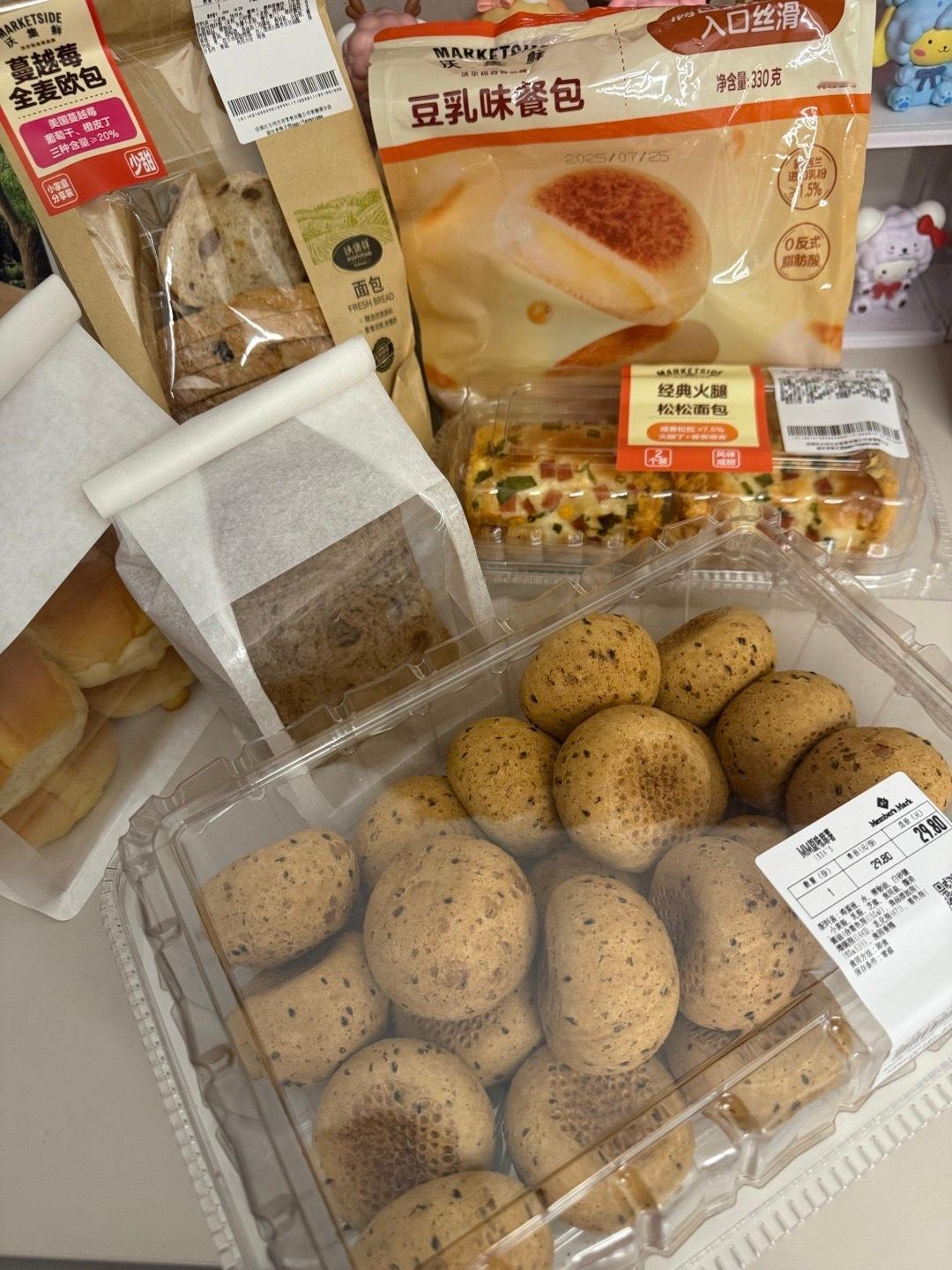 天知道我有多喜欢吃面包饼干呜呜呜每天冰箱里都是满满的水果给大家分享我比较爱吃